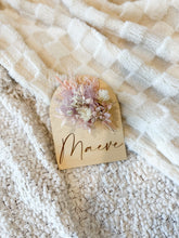 Load image into Gallery viewer, Arch Announcement Plaque- Posies
