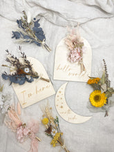 Load image into Gallery viewer, Arch Announcement Plaque- Posies
