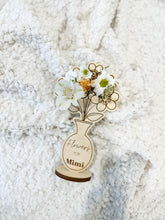 Load image into Gallery viewer, Engraved Flower Vase
